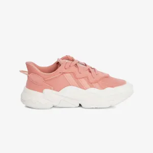 Adidas Originals | WMN'S OZWEEGO W  { WONDER CLAY/CORE WHITE