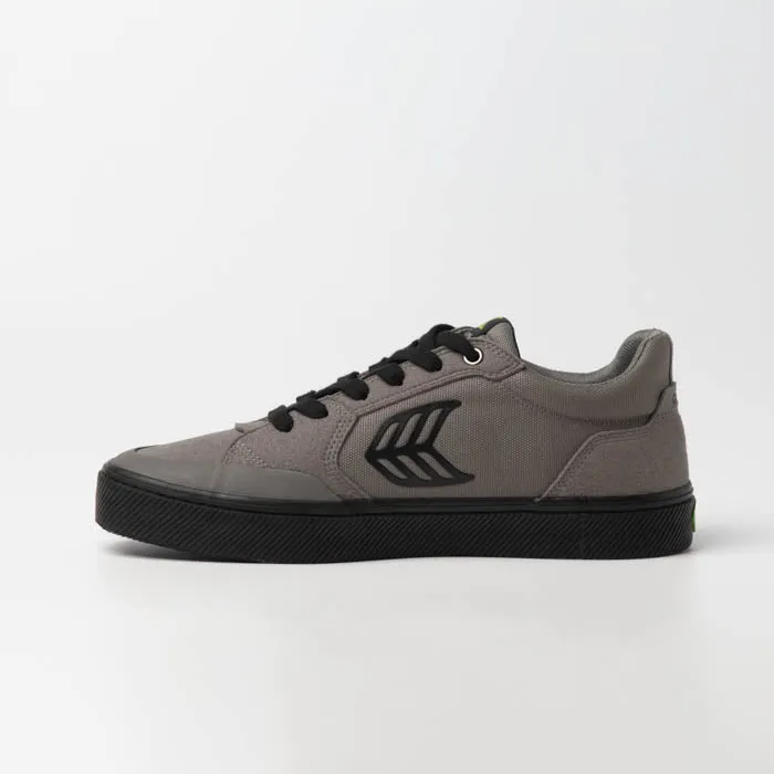 CARIUMA VALLELY Grey/Black Men's Sneaker