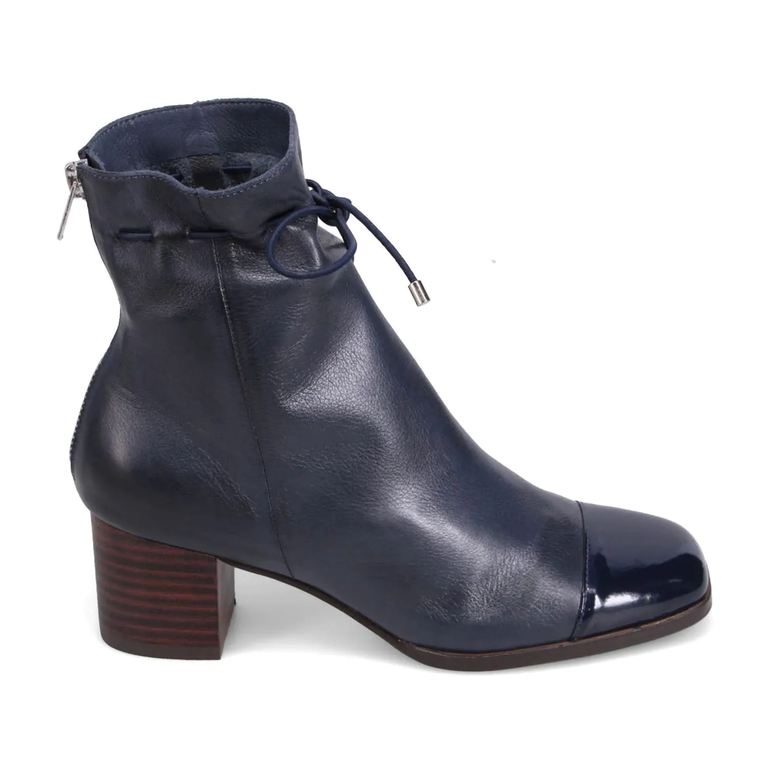 Django and Juliette Women's Valina in Navy