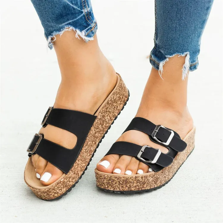 Flat sandals with flat feet