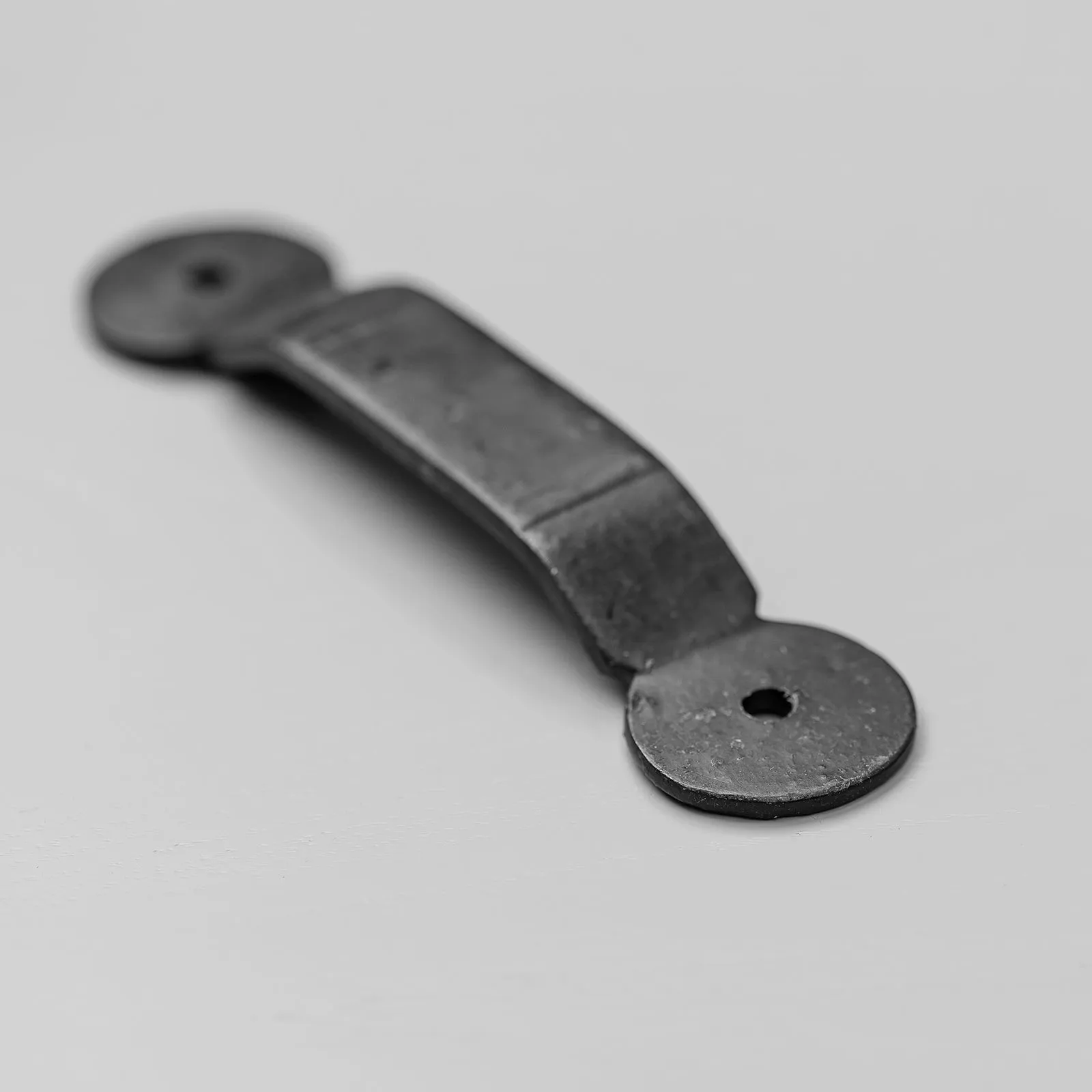 Penny End Screw-On Staple Black Beeswax